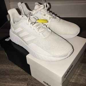 NWT Adidas Cloudform Sneaker